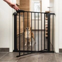 Barrera Negra TIAKI Con 7 Cm De Extensión Para Perros -Bravery Tienda 334696 tiaki dog gate black fg 8112 7