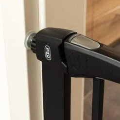 Barrera Negra TIAKI Con 7 Cm De Extensión Para Perros -Bravery Tienda 334696 tiaki dog gate black fg 8153 2